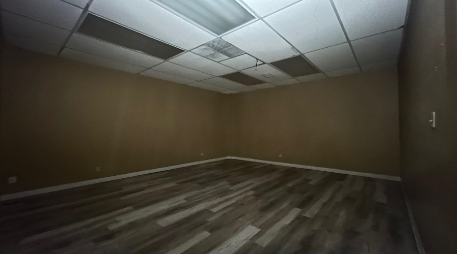 2601 E Saunders St, Laredo, Texas 78041, 1 Room Rooms,2 BathroomsBathrooms,Commercial retail/office,For Rent,2601 E Saunders St,20262408
