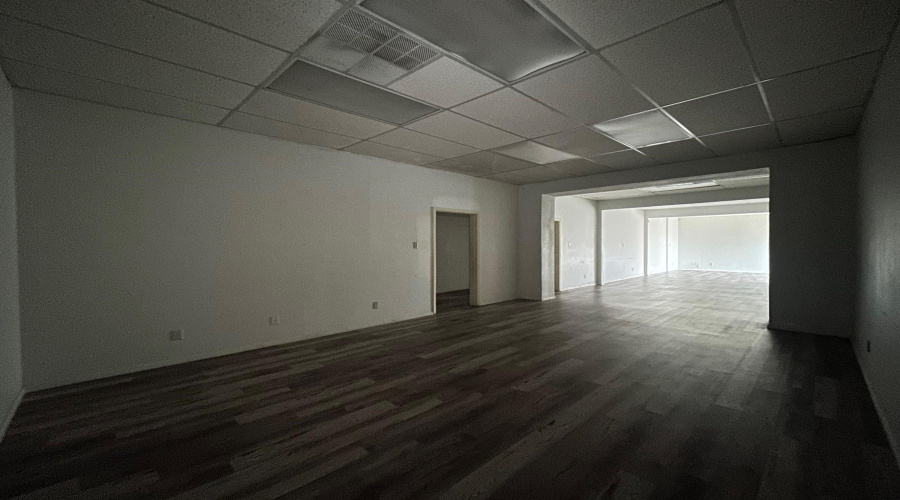 2601 E Saunders St, Laredo, Texas 78041, 1 Room Rooms,2 BathroomsBathrooms,Commercial retail/office,For Rent,2601 E Saunders St,20262408