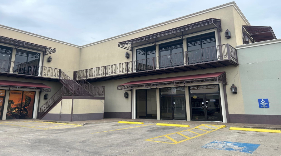 2601 E Saunders St, Laredo, Texas 78041, 1 Room Rooms,2 BathroomsBathrooms,Commercial retail/office,For Rent,2601 E Saunders St,20262408