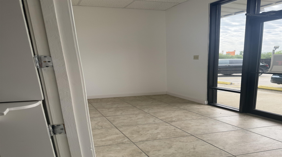 9019 Mines Rd, Laredo, Texas 78045-000, 1 Room Rooms,1 BathroomBathrooms,Commercial retail/office,For Rent,9019 Mines Rd,20262409