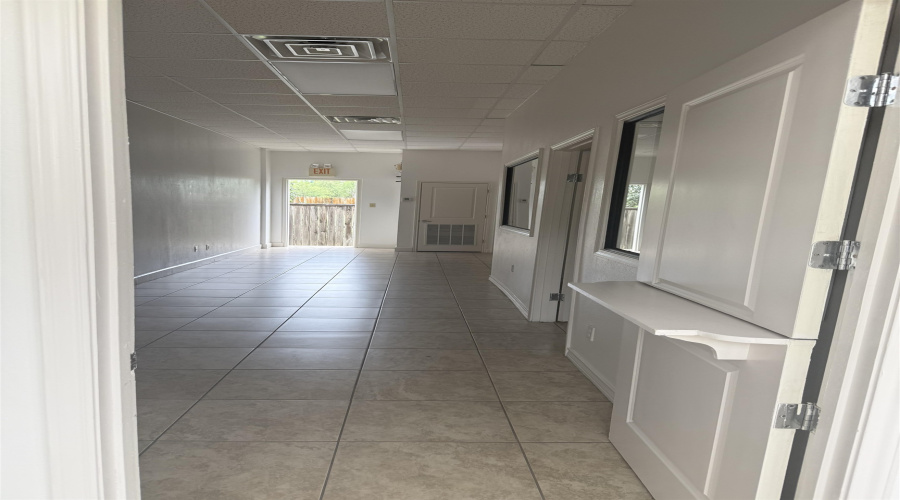 9019 Mines Rd, Laredo, Texas 78045-000, 1 Room Rooms,1 BathroomBathrooms,Commercial retail/office,For Rent,9019 Mines Rd,20262409