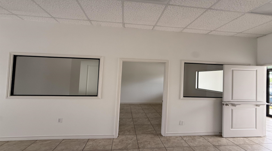 9019 Mines Rd, Laredo, Texas 78045-000, 1 Room Rooms,1 BathroomBathrooms,Commercial retail/office,For Rent,9019 Mines Rd,20262409
