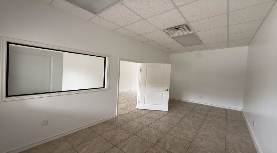 9019 Mines Rd, Laredo, Texas 78045-000, 1 Room Rooms,1 BathroomBathrooms,Commercial retail/office,For Rent,9019 Mines Rd,20262409