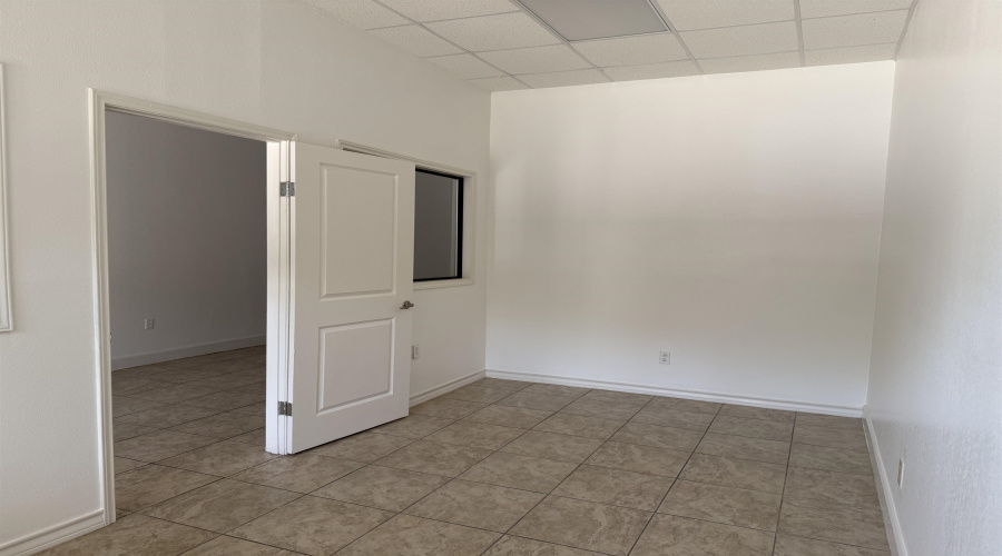 9019 Mines Rd, Laredo, Texas 78045-000, 1 Room Rooms,1 BathroomBathrooms,Commercial retail/office,For Rent,9019 Mines Rd,20262409
