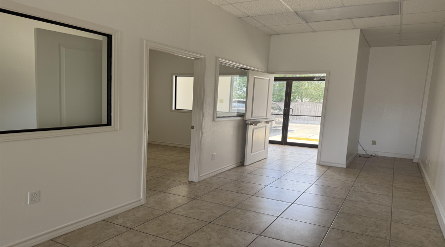 9019 Mines Rd, Laredo, Texas 78045-000, 1 Room Rooms,1 BathroomBathrooms,Commercial retail/office,For Rent,9019 Mines Rd,20262409