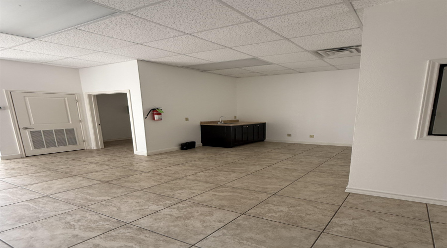 9019 Mines Rd, Laredo, Texas 78045-000, 1 Room Rooms,1 BathroomBathrooms,Commercial retail/office,For Rent,9019 Mines Rd,20262409