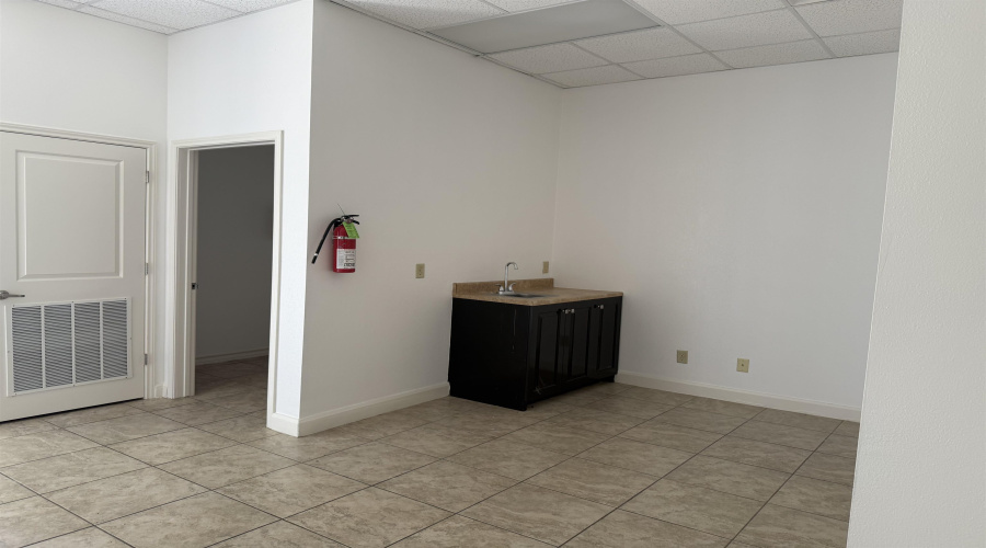 9019 Mines Rd, Laredo, Texas 78045-000, 1 Room Rooms,1 BathroomBathrooms,Commercial retail/office,For Rent,9019 Mines Rd,20262409