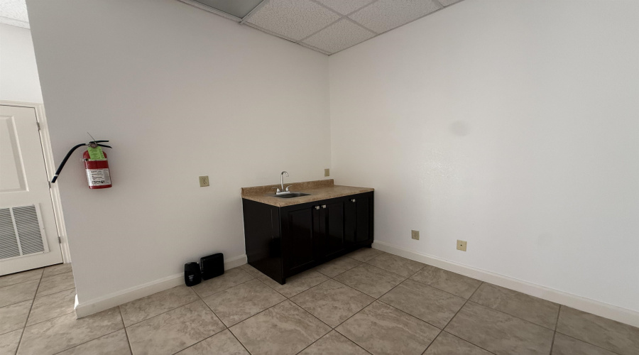 9019 Mines Rd, Laredo, Texas 78045-000, 1 Room Rooms,1 BathroomBathrooms,Commercial retail/office,For Rent,9019 Mines Rd,20262409