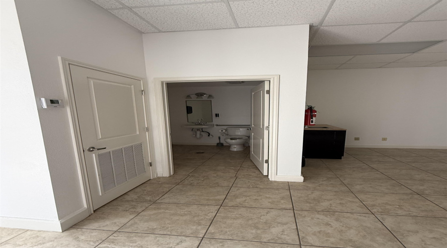 9019 Mines Rd, Laredo, Texas 78045-000, 1 Room Rooms,1 BathroomBathrooms,Commercial retail/office,For Rent,9019 Mines Rd,20262409