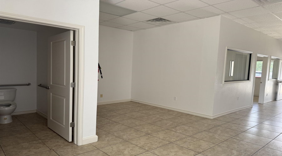 9019 Mines Rd, Laredo, Texas 78045-000, 1 Room Rooms,1 BathroomBathrooms,Commercial retail/office,For Rent,9019 Mines Rd,20262409