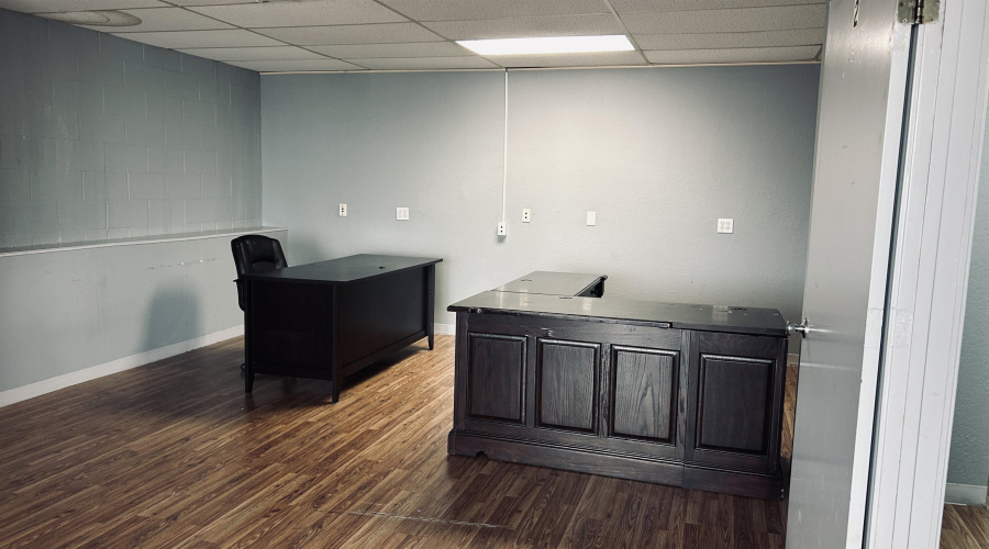 313 W Village Blvd, Laredo, Texas 78041, 1 Room Rooms,2 BathroomsBathrooms,Commercial retail/office,For Rent,313 W Village Blvd,20262421