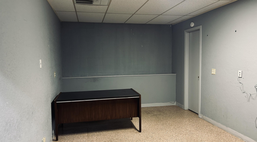 313 W Village Blvd, Laredo, Texas 78041, 1 Room Rooms,2 BathroomsBathrooms,Commercial retail/office,For Rent,313 W Village Blvd,20262421