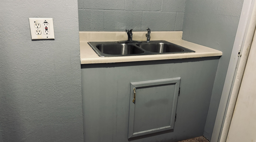 313 W Village Blvd, Laredo, Texas 78041, 1 Room Rooms,2 BathroomsBathrooms,Commercial retail/office,For Rent,313 W Village Blvd,20262421