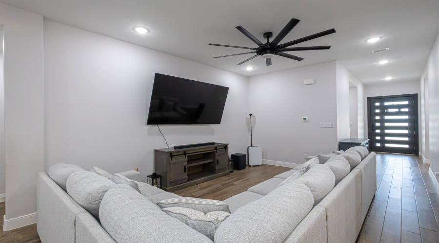 626 Journey Loop, Laredo, Texas 78045, 3 Bedrooms Bedrooms, 6 Rooms Rooms,2 BathroomsBathrooms,Residential,For Sale,626 Journey Loop,20261070