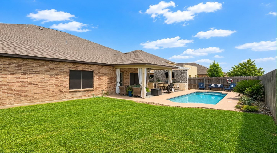 526 Altozano Dr, Laredo, Texas 78045, 4 Bedrooms Bedrooms, 8 Rooms Rooms,2 BathroomsBathrooms,Residential,For Sale,526 Altozano Dr,20262415
