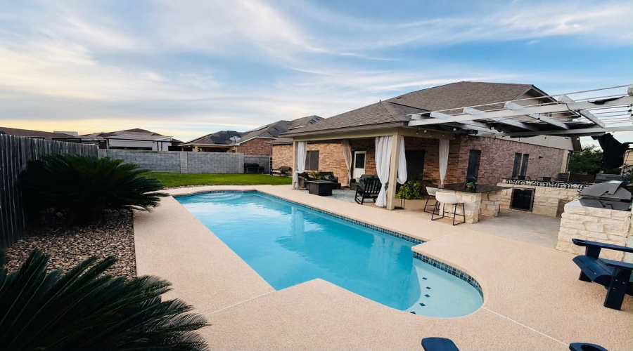 526 Altozano Dr, Laredo, Texas 78045, 4 Bedrooms Bedrooms, 8 Rooms Rooms,2 BathroomsBathrooms,Residential,For Sale,526 Altozano Dr,20262415