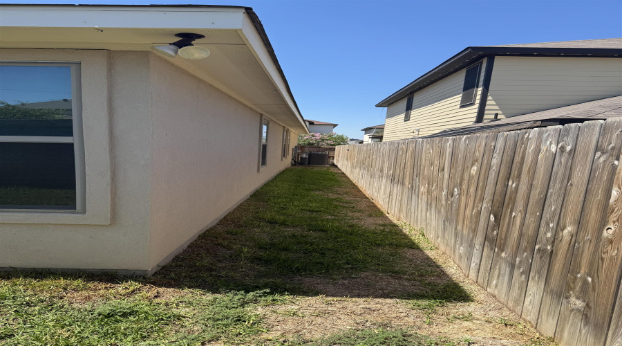 5521 Texana, Laredo, Texas 78046-5212, 4 Bedrooms Bedrooms, 6 Rooms Rooms,2 BathroomsBathrooms,Residential,For Sale,5521 Texana,20262416