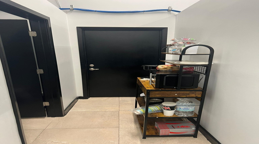 2324 Jacaman Rd, Laredo, Texas 78041, 6 Rooms Rooms,1 BathroomBathrooms,Commercial retail/office,For Rent,2324 Jacaman Rd,20262423