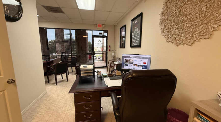 9505 Mines Rd, Laredo, Texas 78045, 1 Room Rooms,1 BathroomBathrooms,Commercial retail/office,For Rent,9505 Mines Rd,20262424