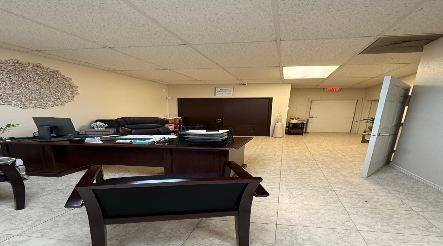 9505 Mines Rd, Laredo, Texas 78045, 1 Room Rooms,1 BathroomBathrooms,Commercial retail/office,For Rent,9505 Mines Rd,20262424