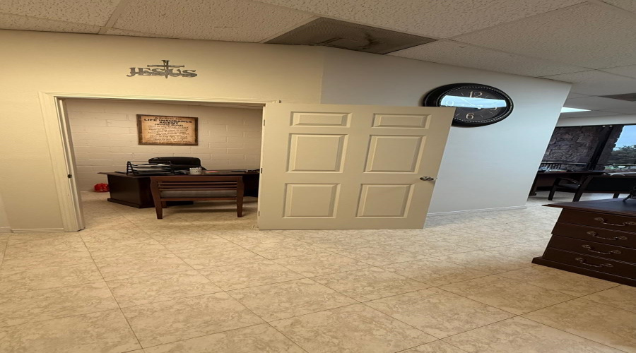 9505 Mines Rd, Laredo, Texas 78045, 1 Room Rooms,1 BathroomBathrooms,Commercial retail/office,For Rent,9505 Mines Rd,20262424