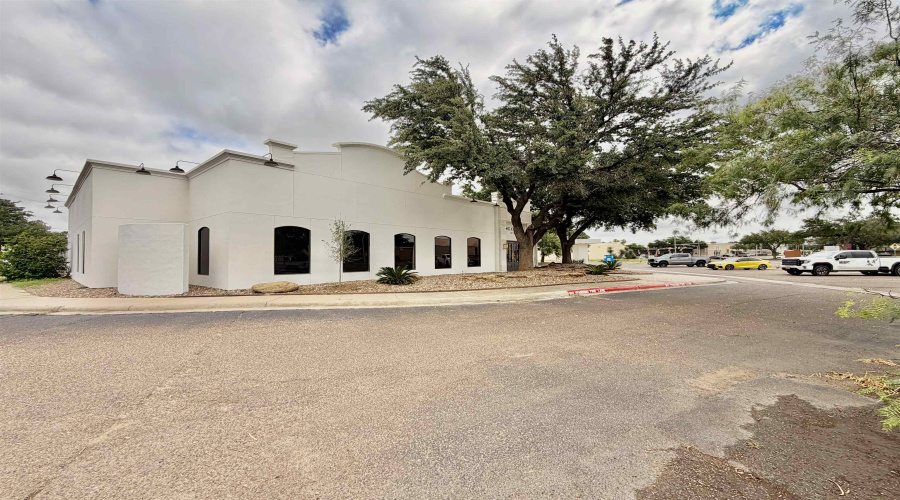 102 Del Ct, Laredo, Texas 78045, 6 Rooms Rooms,4 BathroomsBathrooms,Commercial retail/office,For Rent,102 Del Ct,20262429