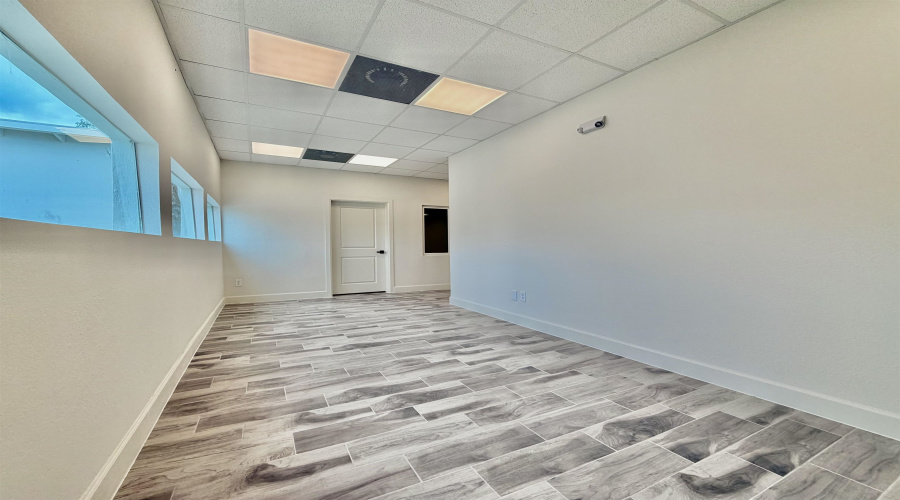 102 Del Ct, Laredo, Texas 78045, 6 Rooms Rooms,4 BathroomsBathrooms,Commercial retail/office,For Rent,102 Del Ct,20262429