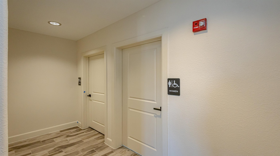 102 Del Ct, Laredo, Texas 78045, 6 Rooms Rooms,4 BathroomsBathrooms,Commercial retail/office,For Rent,102 Del Ct,20262430