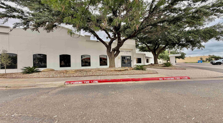 102 Del Ct, Laredo, Texas 78045, 6 Rooms Rooms,4 BathroomsBathrooms,Commercial retail/office,For Rent,102 Del Ct,20262430