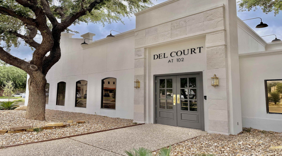 102 Del Ct, Laredo, Texas 78045, 6 Rooms Rooms,4 BathroomsBathrooms,Commercial retail/office,For Rent,102 Del Ct,20262430