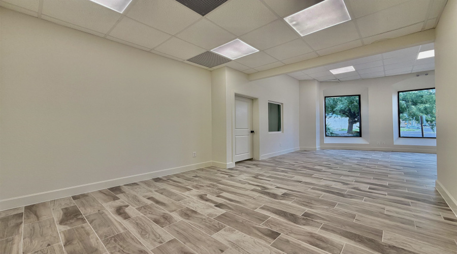 102 Del Ct, Laredo, Texas 78045, 6 Rooms Rooms,4 BathroomsBathrooms,Commercial retail/office,For Rent,102 Del Ct,20262430