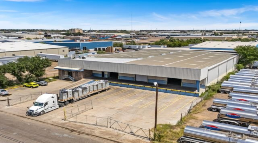 8200 San Gabriel Dr, Laredo, Texas 78045, 1 Bedroom Bedrooms, 1 Room Rooms,1 BathroomBathrooms,Commercial/industrial,For Rent,8200 San Gabriel Dr,20262433