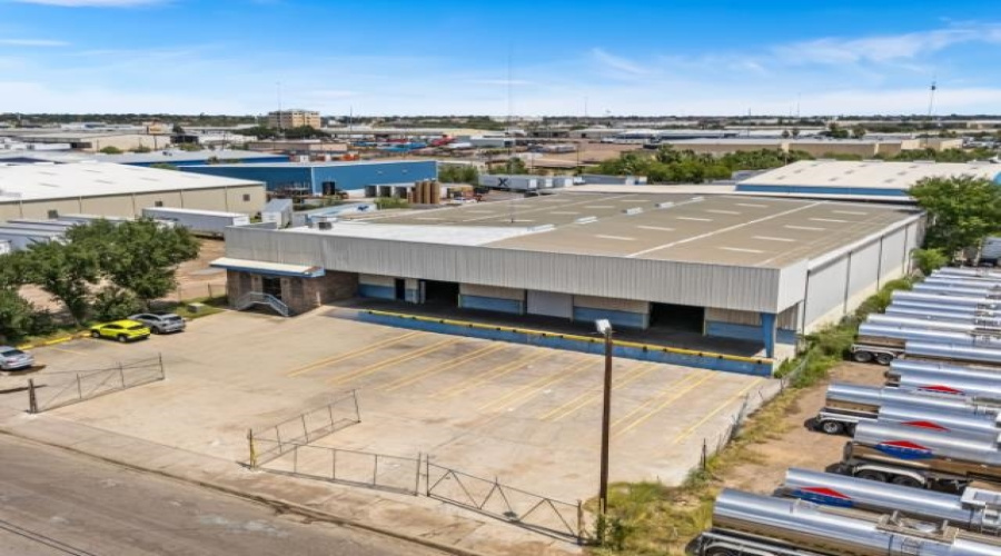 8200 San Gabriel Dr, Laredo, Texas 78045, 1 Bedroom Bedrooms, 1 Room Rooms,1 BathroomBathrooms,Commercial/industrial,For Rent,8200 San Gabriel Dr,20262433