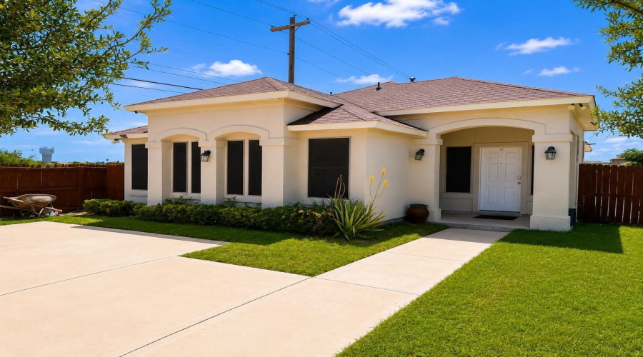 2711 Purdy Court, Laredo, Texas 78046, 4 Bedrooms Bedrooms, 7 Rooms Rooms,4 BathroomsBathrooms,Residential,For Rent,2711 Purdy Court,20262439