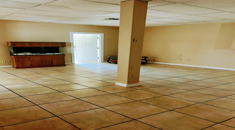 102 E Calton Rd, Laredo, Texas 78041, 6 Rooms Rooms,2 BathroomsBathrooms,Commercial retail/office,For Rent,102 E Calton Rd,20262441