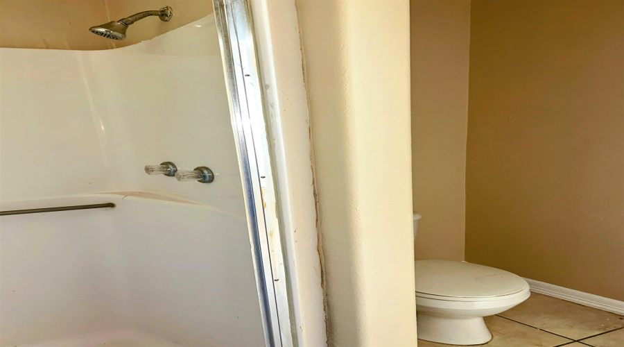 102 E Calton Rd, Laredo, Texas 78041, 6 Rooms Rooms,2 BathroomsBathrooms,Commercial retail/office,For Rent,102 E Calton Rd,20262441