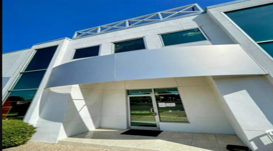 102 E Calton Rd, Laredo, Texas 78041, 6 Rooms Rooms,2 BathroomsBathrooms,Commercial retail/office,For Rent,102 E Calton Rd,20262441