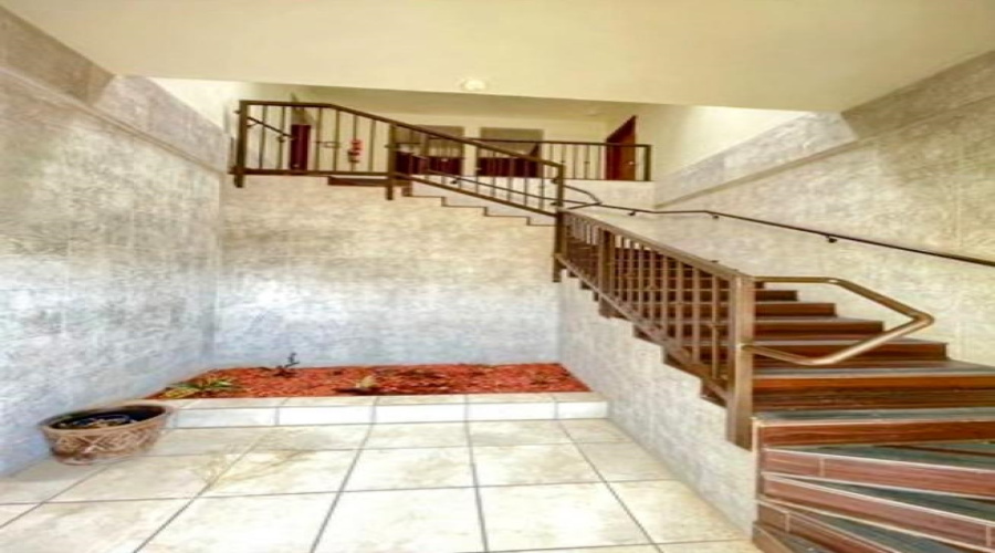 102 E Calton Rd, Laredo, Texas 78041, 6 Rooms Rooms,2 BathroomsBathrooms,Commercial retail/office,For Rent,102 E Calton Rd,20262441