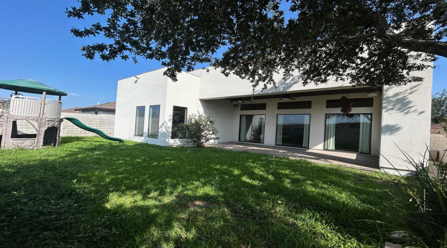 1210 Harlan St, Laredo, Texas 78045, 3 Bedrooms Bedrooms, 6 Rooms Rooms,2 BathroomsBathrooms,Residential,For Sale,1210 Harlan St,20262442