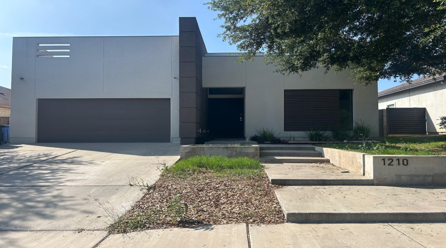 1210 Harlan St, Laredo, Texas 78045, 3 Bedrooms Bedrooms, 6 Rooms Rooms,2 BathroomsBathrooms,Residential,For Sale,1210 Harlan St,20262442