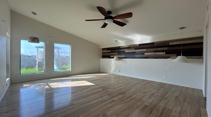 1210 Harlan St, Laredo, Texas 78045, 3 Bedrooms Bedrooms, 6 Rooms Rooms,2 BathroomsBathrooms,Residential,For Sale,1210 Harlan St,20262442