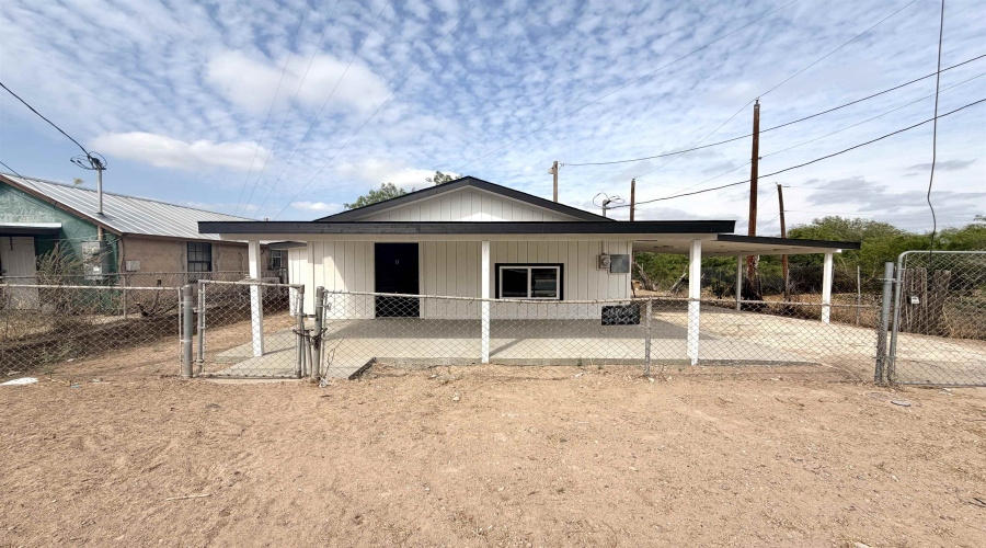 2204 Camp Street, Laredo, Texas 78040, 2 Bedrooms Bedrooms, 4 Rooms Rooms,1 BathroomBathrooms,Residential,For Sale,2204 Camp Street,20262443