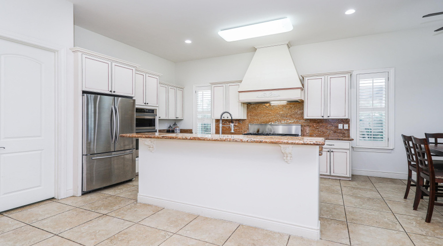 328 Lake Powell Dr, Laredo, Texas 78041, 4 Bedrooms Bedrooms, 7 Rooms Rooms,4 BathroomsBathrooms,Residential,For Sale,328 Lake Powell Dr,20262444