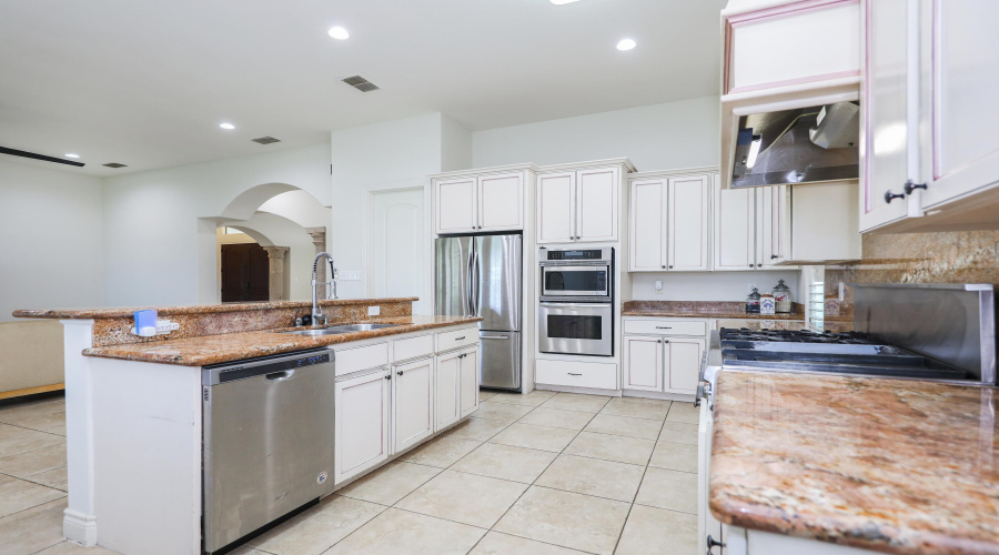 328 Lake Powell Dr, Laredo, Texas 78041, 4 Bedrooms Bedrooms, 7 Rooms Rooms,4 BathroomsBathrooms,Residential,For Sale,328 Lake Powell Dr,20262444
