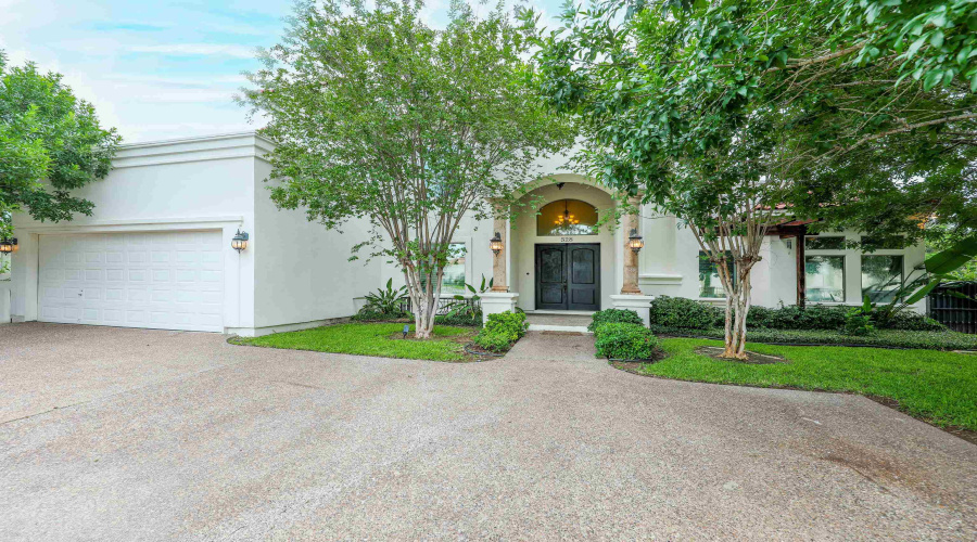 328 Lake Powell Dr, Laredo, Texas 78041, 4 Bedrooms Bedrooms, 7 Rooms Rooms,4 BathroomsBathrooms,Residential,For Sale,328 Lake Powell Dr,20262444