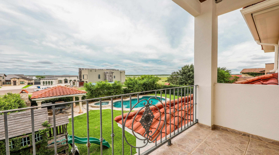 328 Lake Powell Dr, Laredo, Texas 78041, 4 Bedrooms Bedrooms, 7 Rooms Rooms,4 BathroomsBathrooms,Residential,For Sale,328 Lake Powell Dr,20262444
