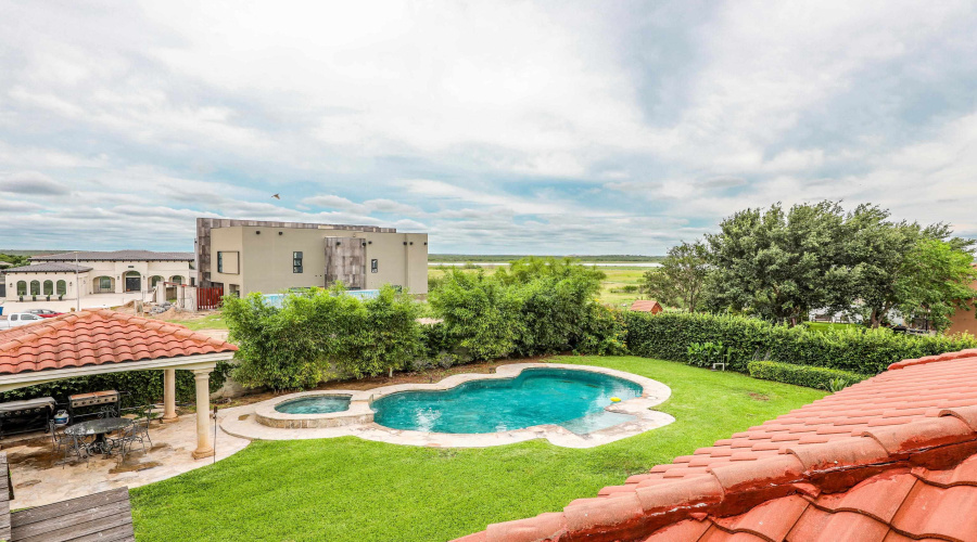 328 Lake Powell Dr, Laredo, Texas 78041, 4 Bedrooms Bedrooms, 7 Rooms Rooms,4 BathroomsBathrooms,Residential,For Sale,328 Lake Powell Dr,20262444