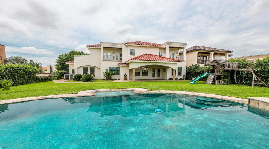 328 Lake Powell Dr, Laredo, Texas 78041, 4 Bedrooms Bedrooms, 7 Rooms Rooms,4 BathroomsBathrooms,Residential,For Sale,328 Lake Powell Dr,20262444