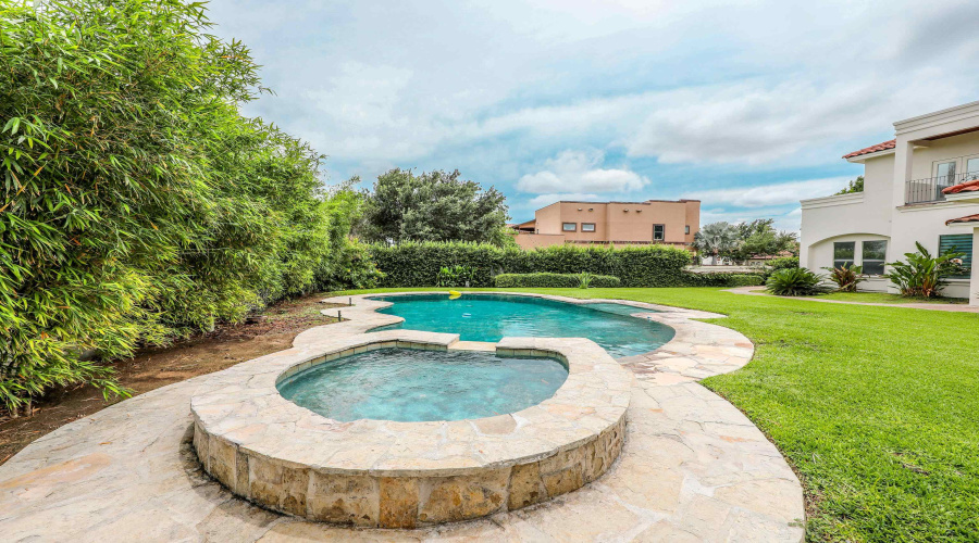 328 Lake Powell Dr, Laredo, Texas 78041, 4 Bedrooms Bedrooms, 7 Rooms Rooms,4 BathroomsBathrooms,Residential,For Sale,328 Lake Powell Dr,20262444