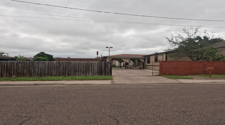 4305 McClelland Ave, Laredo, Texas 78041, 3 Bedrooms Bedrooms, 5 Rooms Rooms,2 BathroomsBathrooms,Residential,For Rent,4305 McClelland Ave,20262448